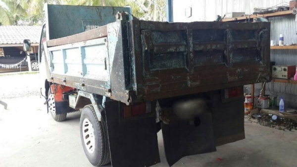 รถอีซูซุ 6 ล้อดั้ม 88 แรงม้า. ปี 38 สนใจติดต่อ 081 - 6079515 รถอีซูซุ 6 ล้อดั้ม 88 แรงม้า. ปี 38 สนใจติดต่อ 081 - 6079515