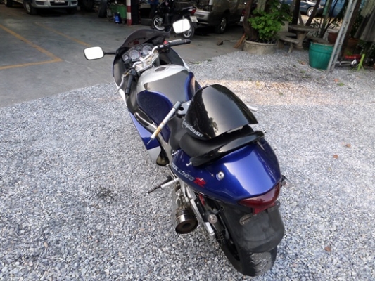 ขาย SUZUKI HAYABUSA ปี 2001 สีเดิมทั้งคัน สภาพสวยตามรูป พร้อมสรรพสามิตรแท้ มีปั๊มติ๊กในถังแล้ว ราคา 210,000