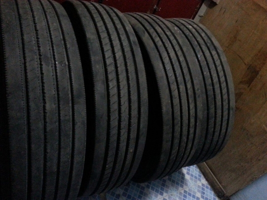 ขายยางรถบรรทุกbridgestone 11R22.5 สวยมาก