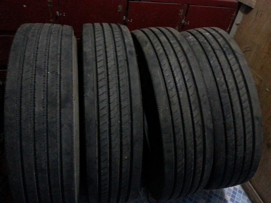ขายยางbridgestone 11R22.5สวย