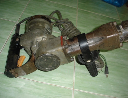 ขายเครื่องสกัดคอนกรีต เครื่องสกัดคอนกรีต MAKITA รุ่น HM1201 1130w ขนาด 8.7 กิโล1130w ขนาด 8.7 กิโล