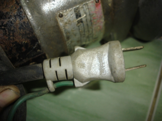 ขายเครื่องสกัดคอนกรีต เครื่องสกัดคอนกรีต MAKITA รุ่น HM1201 1130w ขนาด 8.7 กิโล1130w ขนาด 8.7 กิโล