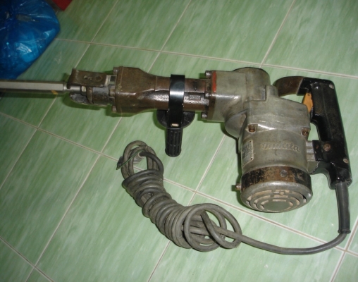 ขายเครื่องสกัดคอนกรีต เครื่องสกัดคอนกรีต MAKITA รุ่น HM1201 1130w ขนาด 8.7 กิโล1130w ขนาด 8.7 กิโล