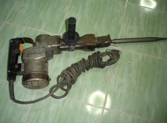 ขายเครื่องสกัดคอนกรีต เครื่องสกัดคอนกรีต MAKITA รุ่น HM1201 1130w ขนาด 8.7 กิโล1130w ขนาด 8.7 กิโล