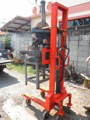 ขายครับขายลิฟท์ยกของสูง 2 เมตร ล้อ 6'' รับน้ำหนักได้มาก สภาพสวย พร้อมใช้ 0814583376 ช่างเอก