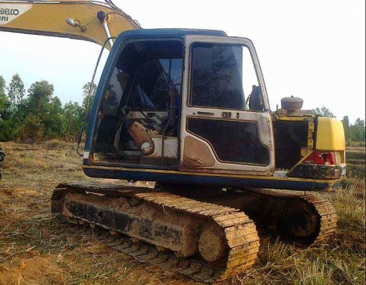 **850,000 บ.ต่อรอง**ขายแบคโฮ KOBELCO MARK III SK120 เครื่องเดิมปั๊มเดิม แน่นดี แรงไฟฟ้าตัดเฉพาะมอร์เตอร์คันเร่ง ที่เหลือเต็ม ช่วงล่าง70-80\% โซ่ บูท โรลเลอร์ ใบแทร็ก สภาพดี เอวแน่น ทำงานเร็วดีไม่โหลด บูมอาร์ดีไม่ปะไม่ดาม สีสันดีพอใช้ รถใช้งานอยู่ปิกติครับ