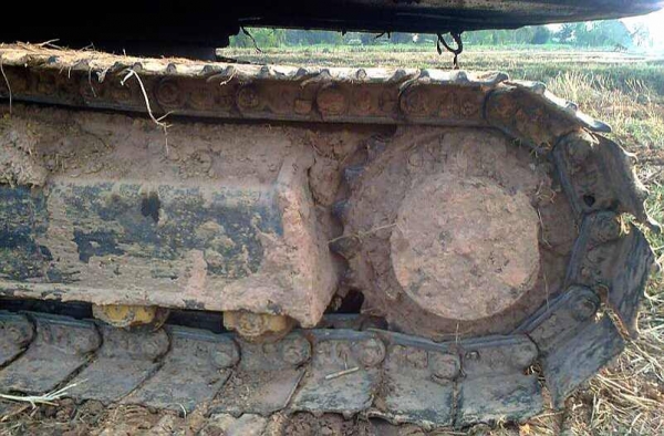 **850,000 บ.ต่อรอง**ขายแบคโฮ KOBELCO MARK III SK120 เครื่องเดิมปั๊มเดิม แน่นดี แรงไฟฟ้าตัดเฉพาะมอร์เตอร์คันเร่ง ที่เหลือเต็ม ช่วงล่าง70-80\% โซ่ บูท โรลเลอร์ ใบแทร็ก สภาพดี เอวแน่น ทำงานเร็วดีไม่โหลด บูมอาร์ดีไม่ปะไม่ดาม สีสันดีพอใช้ รถใช้งานอยู่ปิกติครับ