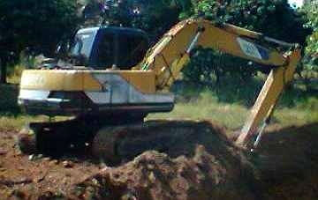 **850,000 บ.ต่อรอง**ขายแบคโฮ KOBELCO MARK III SK120 เครื่องเดิมปั๊มเดิม แน่นดี แรงไฟฟ้าตัดเฉพาะมอร์เตอร์คันเร่ง ที่เหลือเต็ม ช่วงล่าง70-80\% โซ่ บูท โรลเลอร์ ใบแทร็ก สภาพดี เอวแน่น ทำงานเร็วดีไม่โหลด บูมอาร์ดีไม่ปะไม่ดาม สีสันดีพอใช้ รถใช้งานอยู่ปิกติครับ