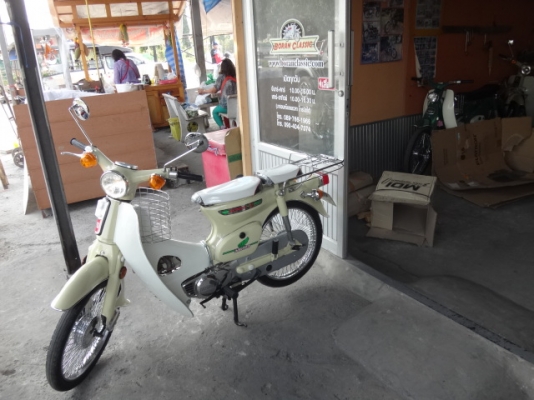 ขายc70สีครีมเครื่องเดิมปัดเงาทำสีตกแต่งสวยมีทะเบียนชุดโอน(ร้านโบราณคลาสิค)โทร0904047374