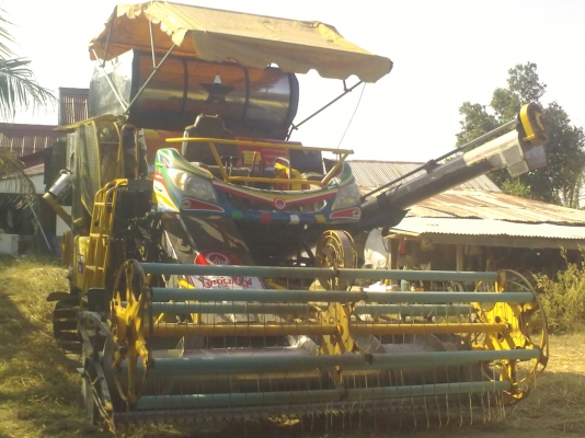 ขายรถเกี่ยวข้าวเกษตรพัฒนารุ่นไอ้หนุ่มไวไฟ