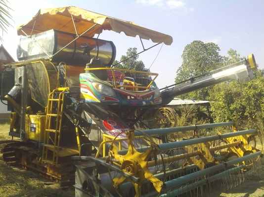 ขายรถเกี่ยวข้าวเกษตรพัฒนารุ่นไอ้หนุ่มไวไฟ