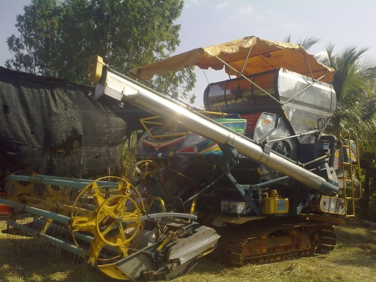 ขายรถเกี่ยวข้าวเกษตรพัฒนารุ่นไอ้หนุ่มไวไฟ