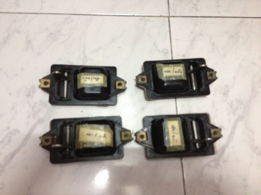 ขายมือเปิดประตูด้านใน BMW e30 จำนวน1ชุด ราคา400บาท โทร0875077464 โส กทม