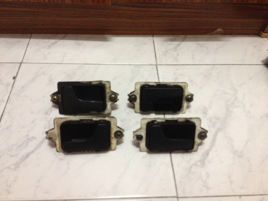 ขายมือเปิดประตูด้านใน BMW e30 จำนวน1ชุด ราคา400บาท โทร0875077464 โส กทม