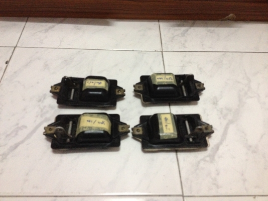 ขายมือเปิดประตูด้านใน BMW e30 จำนวน1ชุด ราคา400บาท โทร0875077464 โส กทม