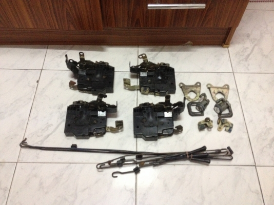ขายกลอนในประตู BMW e30 4ประตู จำนวน4ตัว สภาพดี 800บาท โทร0875077464โส กทม ขายกลอนในประตู BMW e30 4ประตู จำนวน4ตัว สภาพดี 800บาท โทร0875077464โส กทม