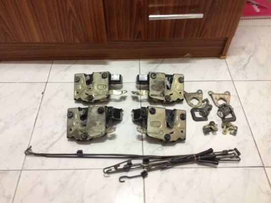 ขายกลอนในประตู BMW e30 4ประตู จำนวน4ตัว สภาพดี 800บาท โทร0875077464โส กทม ขายกลอนในประตู BMW e30 4ประตู จำนวน4ตัว สภาพดี 800บาท โทร0875077464โส กทม