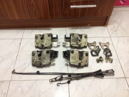 ขายกลอนในประตู BMW e30 4ประตู จำนวน4ตัว สภาพดี 800บาท โทร0875077464โส กทม ขายกลอนในประตู BMW e30 4ประตู จำนวน4ตัว สภาพดี 800บาท โทร0875077464โส กทม