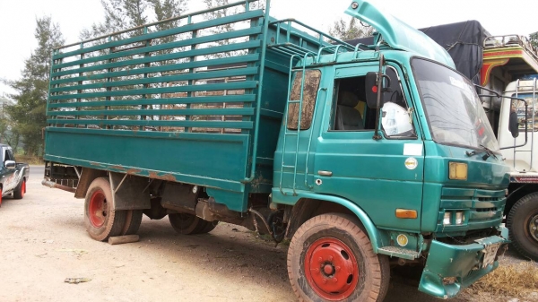 ขายรถ 6 ล้อรั้ว NISSAN UD เครื่อง165 แรงม้า ยาง 900 กระบะยาว 4.30 เมตร ราคา 350000