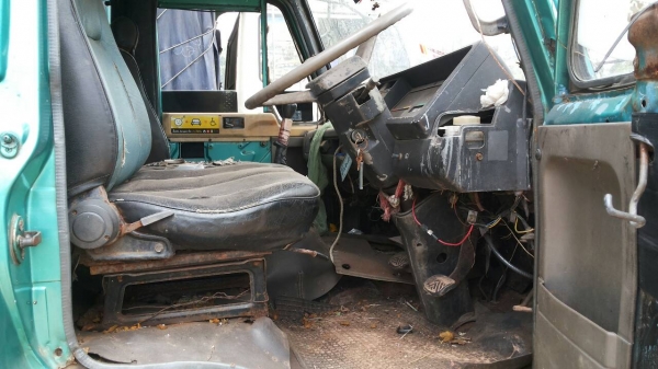 ขายรถ 6 ล้อรั้ว NISSAN UD เครื่อง165 แรงม้า ยาง 900 กระบะยาว 4.30 เมตร ราคา 350000