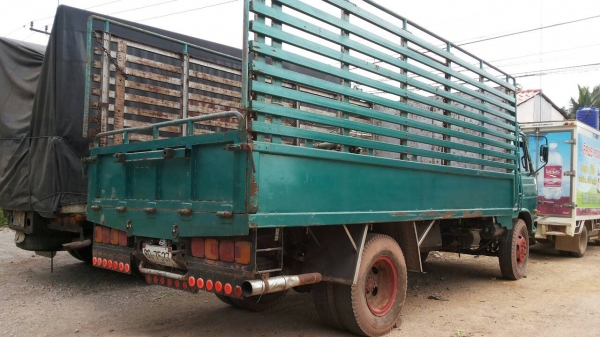 ขายรถ 6 ล้อรั้ว NISSAN UD เครื่อง165 แรงม้า ยาง 900 กระบะยาว 4.30 เมตร ราคา 350000