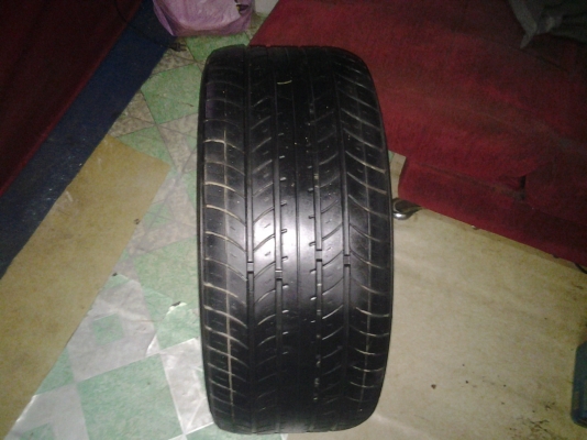 ขายยาง235/40/18 YOGOHAMมีเส้นเดียวดอกสภาพ90\% ขายยาง235/40/18 YOGOHAMมีเส้นเดียวดอกสภาพ90\%