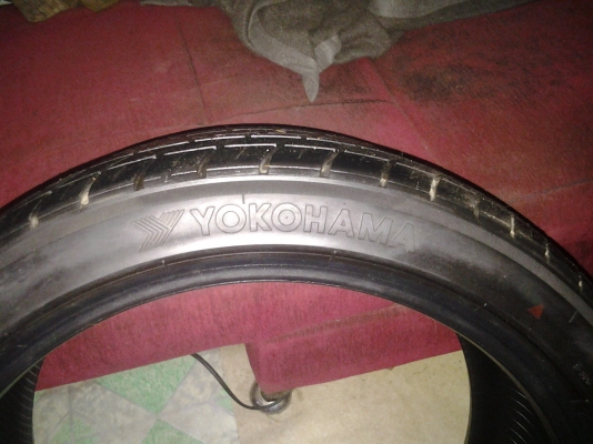 ขายยาง235/40/18 YOGOHAMมีเส้นเดียวดอกสภาพ90\% ขายยาง235/40/18 YOGOHAMมีเส้นเดียวดอกสภาพ90\%