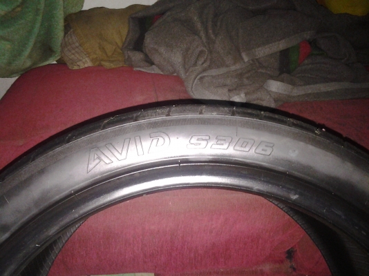 ขายยาง235/40/18 YOGOHAMมีเส้นเดียวดอกสภาพ90\% ขายยาง235/40/18 YOGOHAMมีเส้นเดียวดอกสภาพ90\%