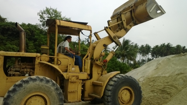 CAT950 รถตักล้อยาง เลี้ยวเอว รถใช้งานอยู่กองสต็อกทราย หิน ประจำ... CAT950 รถตักล้อยาง เลี้ยวเอว รถใช้งานอยู่กองสต็อกทราย หิน ประจำ...