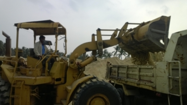 CAT950 รถตักล้อยาง เลี้ยวเอว รถใช้งานอยู่กองสต็อกทราย หิน ประจำ... CAT950 รถตักล้อยาง เลี้ยวเอว รถใช้งานอยู่กองสต็อกทราย หิน ประจำ...