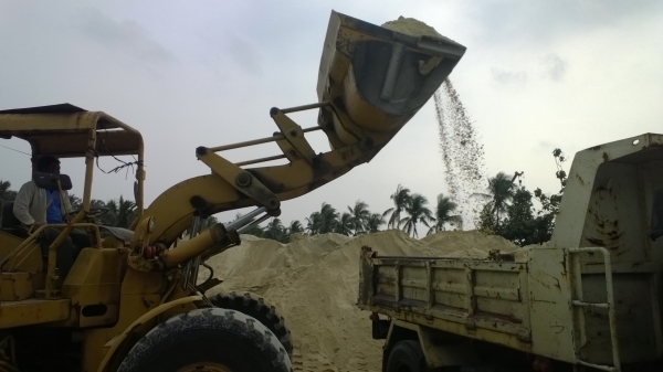 CAT950 รถตักล้อยาง เลี้ยวเอว รถใช้งานอยู่กองสต็อกทราย หิน ประจำ... CAT950 รถตักล้อยาง เลี้ยวเอว รถใช้งานอยู่กองสต็อกทราย หิน ประจำ...