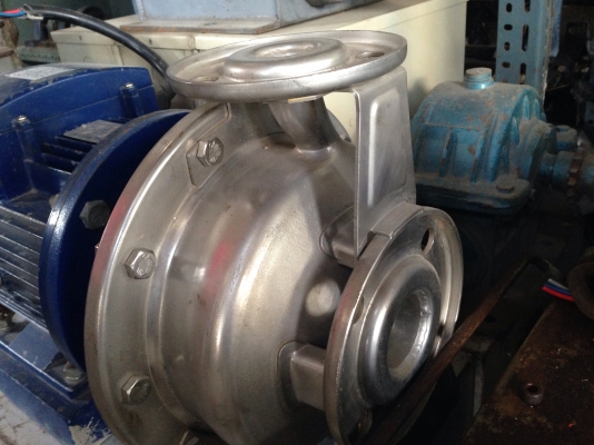 ขายปั้มน้ำหอยโข่ง หัวปั้มสแตนเลส ขนาด 5.5 HP. 380 V เข้า 2 นิ้ว ออก 1.5 นิ้ว ส่งไกล สภาพสวย พร้อมใช้งาน