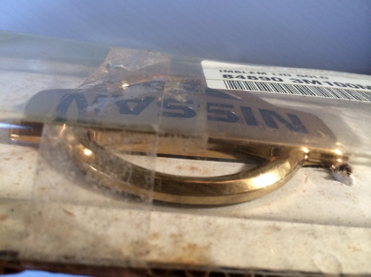 ตรานิสสันสีทองของใหม่เก่าเก็บnos ตรานิสสันสีทองของใหม่เก่าเก็บnos