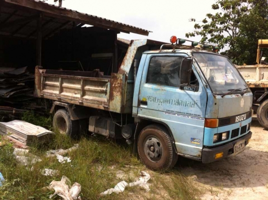 6ล้อเล็กดั้มNKR88แรงเกียร์สั้น หัวปี๊บ ห้างแท้ รถสวย เดิมๆ เล่มเต็ม..