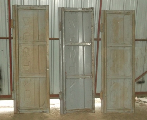 ขายฝาท้ายดัทสัน521 เเละ ดัทสัน 520 ของเเท้ใหม่เก่าเก็บครับ