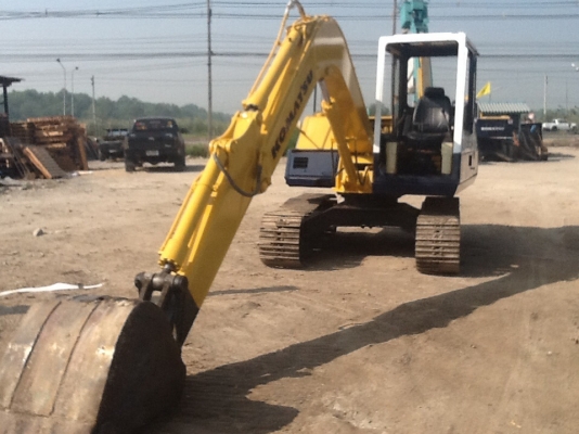 ขายรถแมคโครPC60-6 สภาพพร้อมใช้ ไฟฟ้าครบ สนใจติดต่อ บอย 085-156-2314