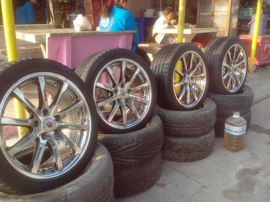 ขายแม็กvipขอบ17 5รู114.3 กว้าง7.5 สวยๆเงาๆ พร้อมยางราครถูกๆ