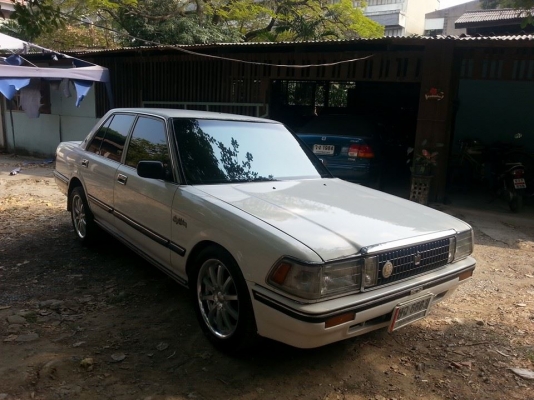 ขายด่วนเก๋งโตโยต้า คราวน์ ปี 89 เครื่อง 1JZ เกียร์ออโต้ ติดแก๊สแล้ว 79000 ต่อรองได้ค่ะ