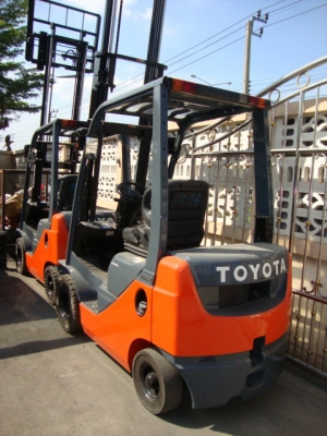 +++ขายรถโฟล์คลิฟท์  TOYOTA 8FD15  เครื่องยนต์ดีเซล  เกียร์ออโตเมติค  เสา 3 เมตร  งา 1,070  มม.  ยางลม  *** สภาพพร้อมใช้งาน  ราคา รายละเอียดคุยได้ครับ ***