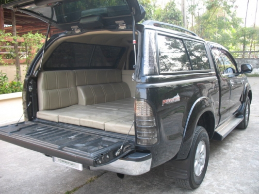 ตัวสูง สมาทแค็ป ไม่เคยทำสีเลย มีแอร์หลัง เบาะหลัง ( ชุดหลังคาก็หลายหมื่นแล้วครับ )