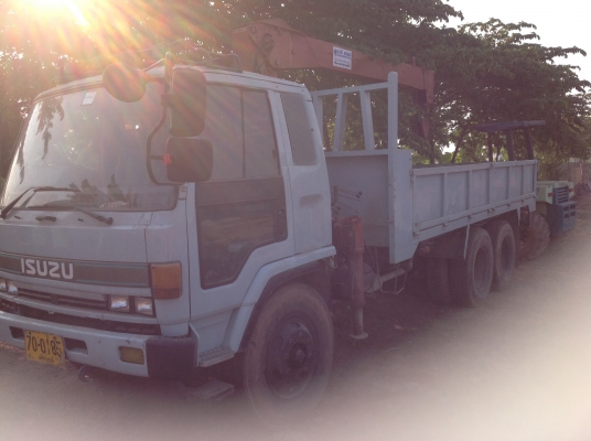 สิบล้อติดเครน