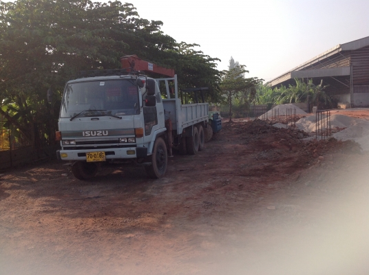 สิบล้อติดเครน