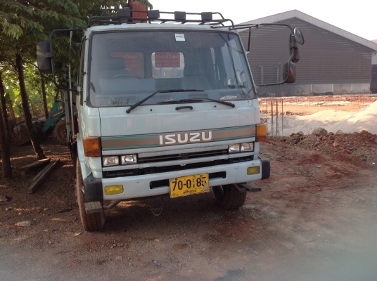 สิบล้อติดเครน