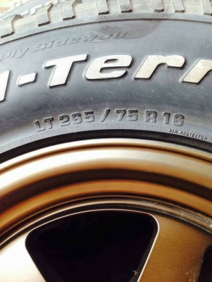 ขายล้อ TE 37 พร้อมยาง BF ALL 265 75 16 ปี 08