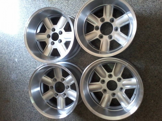 ขายล้อลายนี้ 15x8.5 หน้า et -27 หลัง et-34 6รู