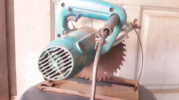 เลื่อยวงเดือน7นิ้วmakita5806bพร้อมใบราคา2000บาท เลื่อยวงเดือน7นิ้วmakita5806bพร้อมใบราคา2000บาท