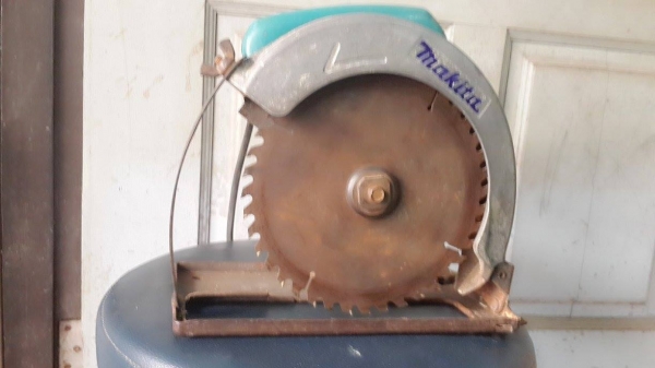 เลื่อยวงเดือน7นิ้วmakita5806bพร้อมใบราคา2000บาท
