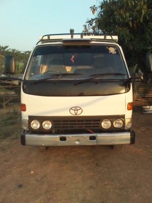 ขายรถบรรทุกหกล้อเล็ก โตโยต้า ไดน่า200