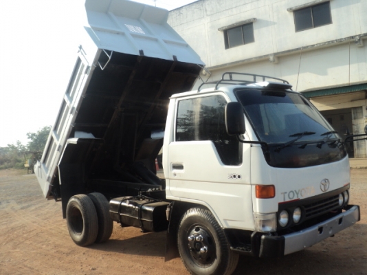 ขายรถบรรทุกหกล้อเล็ก โตโยต้า ไดน่า200