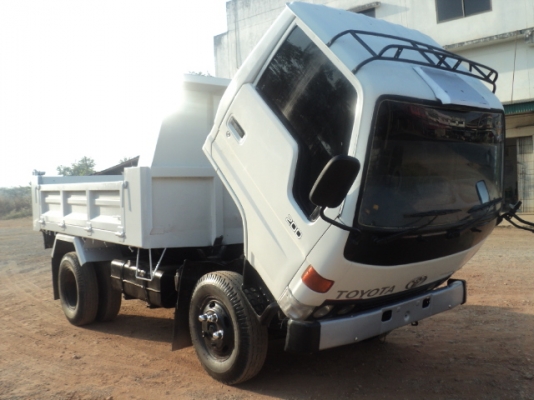 ขายรถบรรทุกหกล้อเล็ก โตโยต้า ไดน่า200